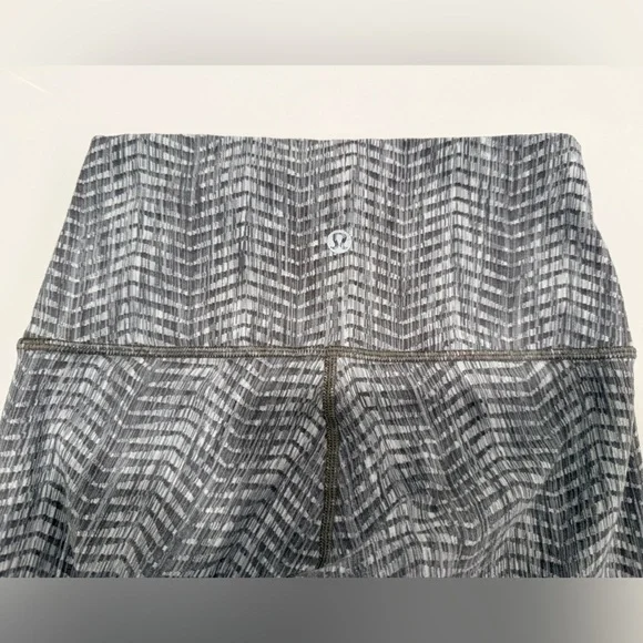 lululemon athletica Gray and White Textured Leggings - Picture 2 of 6